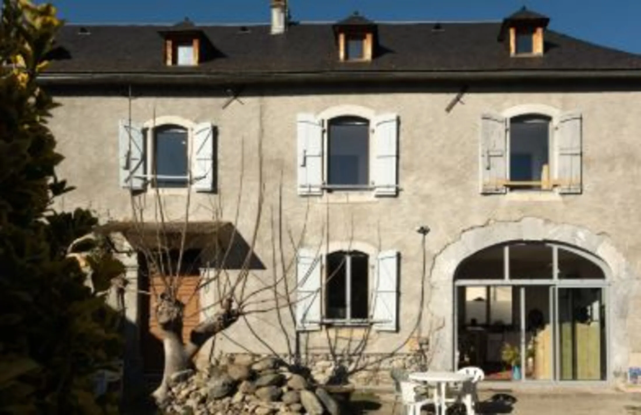 Façade de pierre de la Maison de Marie Louise